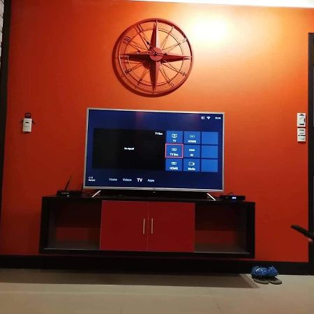 Cubao Manhattan Heights Unit 11Pq Tower B, 1Br Quezon City Buitenkant foto